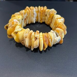 Yellow amber gemstone stretch bracelet